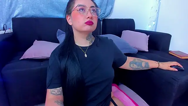 Curvybaddie99 online show from 11.06.25