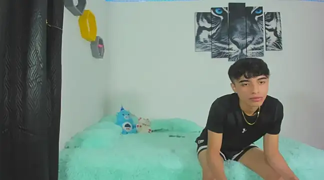 Snapshot of Maxxi_hot23 chatting on 03.04.25 Maxxi hot23 online show from 03.04.25