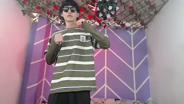 Snapshot of Maxxi_hot23 chatting on 10.14.25 Maxxi hot23 online show from 10.14.25