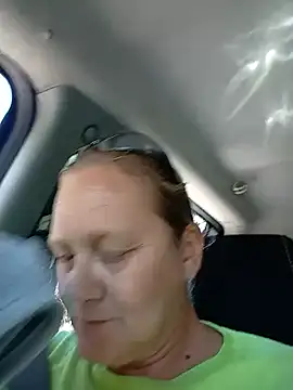 Snapshot of wetnwildforyou chatting on 10.31.25 wetnwildforyou online show from 10.31.25