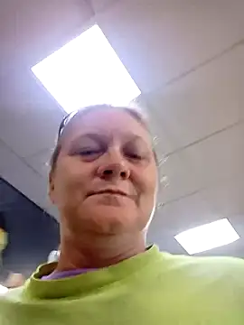 Snapshot of wetnwildforyou chatting on 11.04.25 wetnwildforyou online show from 11.04.25