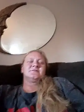 Snapshot of wetnwildforyou chatting on 11.08.25 wetnwildforyou online show from 11.08.25