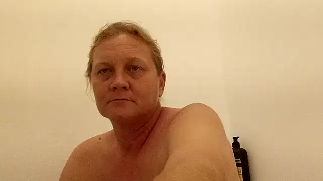 Snapshot of wetnwildforyou chatting on 11.11.25 wetnwildforyou online show from 11.11.25