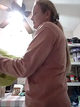 Snapshot of wetnwildforyou chatting on 11.14.25 wetnwildforyou online show from 11.14.25