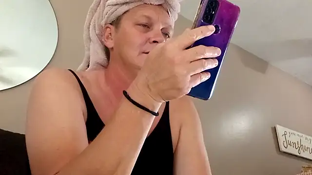 Snapshot of wetnwildforyou chatting on 11.20.25 wetnwildforyou online show from 11.20.25