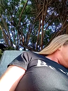 Snapshot of wetnwildforyou chatting on 11.21.25 wetnwildforyou online show from 11.21.25