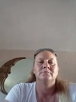 Snapshot of wetnwildforyou chatting on 11.22.25 wetnwildforyou online show from 11.22.25