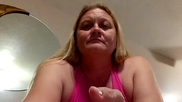 Snapshot of wetnwildforyou chatting on 11.25.25 wetnwildforyou online show from 11.25.25