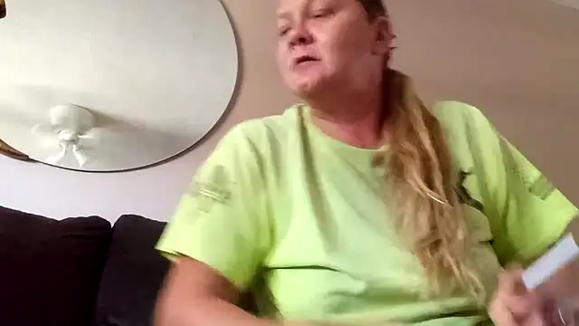 Snapshot of wetnwildforyou chatting on 11.25.25 wetnwildforyou online show from 11.25.25