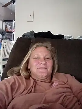 Snapshot of wetnwildforyou chatting on 11.30.25 wetnwildforyou online show from 11.30.25