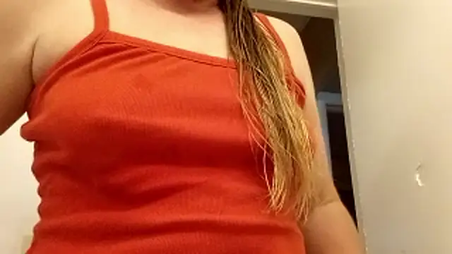 Snapshot of wetnwildforyou chatting on 12.05.25 wetnwildforyou online show from 12.05.25