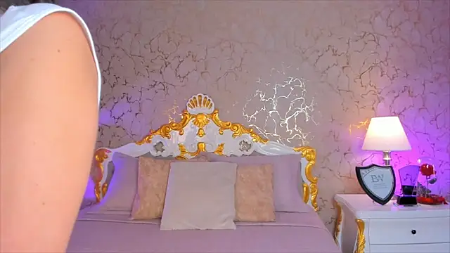 ScarlettWallace online show from 10.31.25