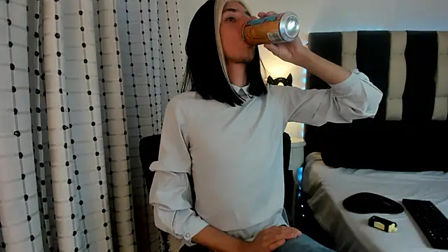 loverisu-coral online show from 12.19.25