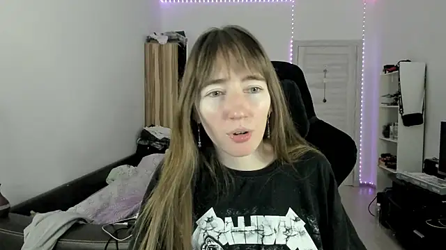 Snapshot of bekkawell chatting on 12.14.25 bekkawell online show from 12.14.25