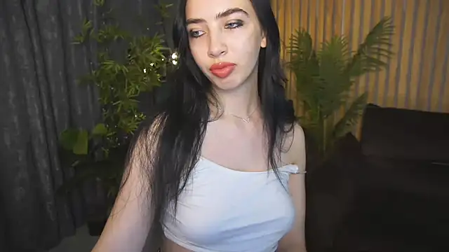 Snapshot of WildKittenX_ chatting on 10.06.25 WildKittenX online show from 10.06.25