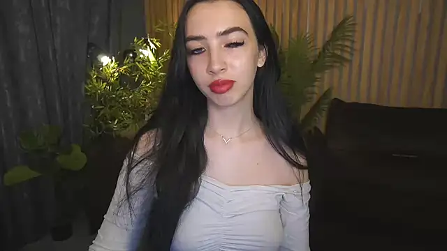 Snapshot of WildKittenX_ chatting on 10.10.25 WildKittenX online show from 10.10.25