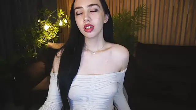 Snapshot of WildKittenX_ chatting on 10.28.25 WildKittenX online show from 10.28.25