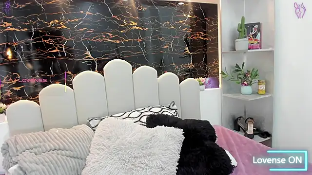 Bonniie 22 online show from 03.10.25