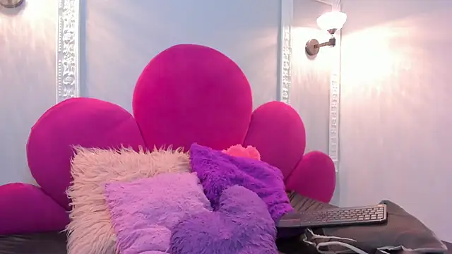 Bonniie 22 online show from 10.17.25