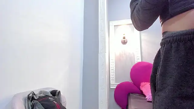 Snapshot of Bonniie_22 chatting on 12.13.25 Bonniie 22 online show from 12.13.25