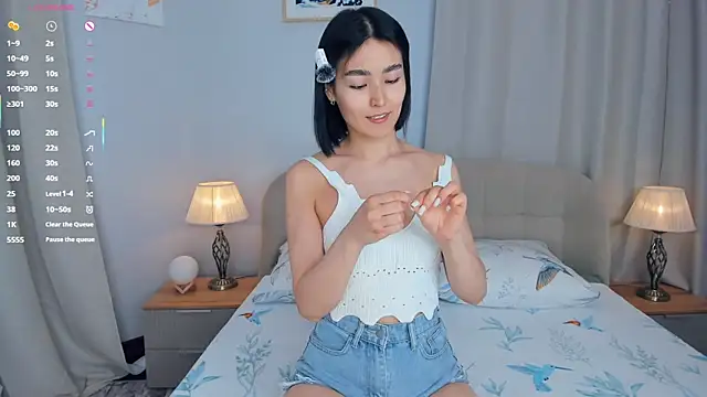 Snapshot of RanelDiva chatting on 11.20.25 RanelDiva online show from 11.20.25