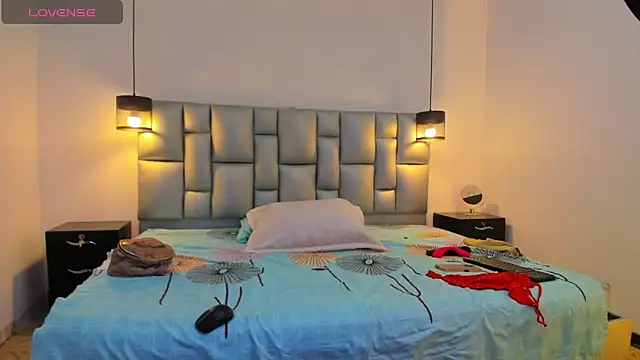 LunaaSweett online show from 12.15.25