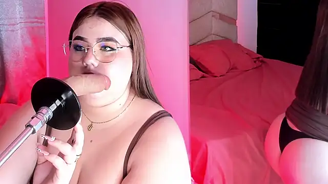 Snapshot of MadissonLee__ chatting on 04.21.26 MadissonLee online show from 04.21.26