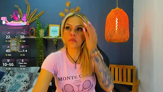 Snapshot of yessila_parker chatting on 02.10.26 yessila parker online show from 02.10.26