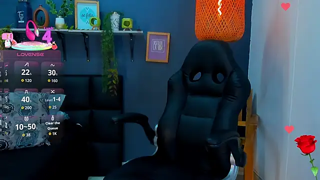 Snapshot of yessila_parker chatting on 02.24.26 yessila parker online show from 02.24.26