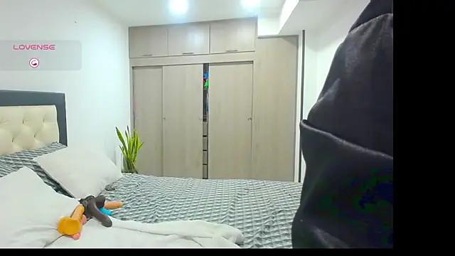 CarolinneFiotti online show from 10.01.25