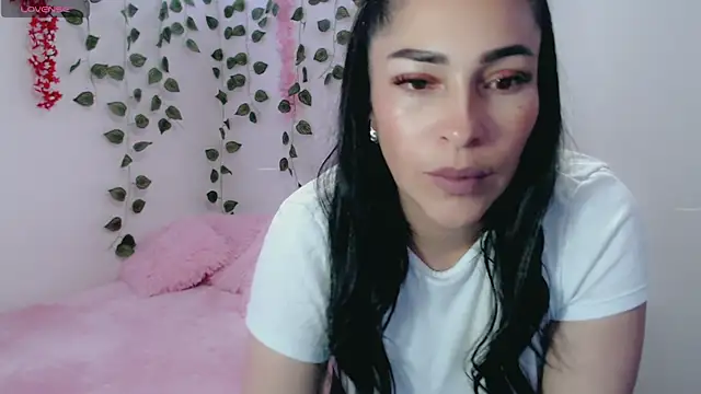 luna lgomez  online show from 03.08.25