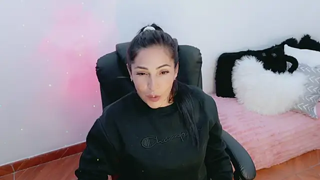 luna lgomez  online show from 03.26.26