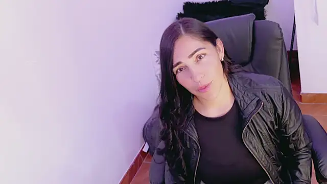 Snapshot of luna_lgomez_ chatting on 04.18.26 luna lgomez online show from 04.18.26