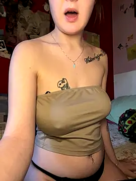 Snapshot of giu1110 chatting on 12.04.25 giu1110 online show from 12.04.25