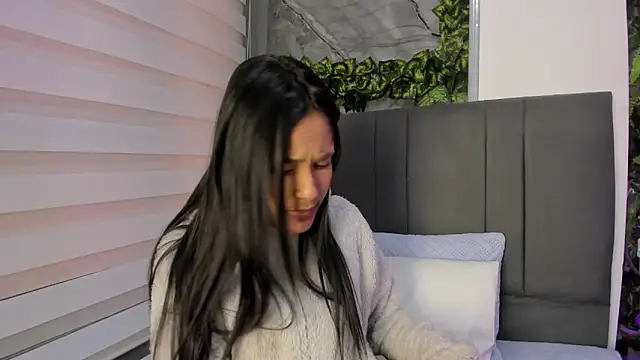 Fernanda liie  online show from 12.16.25