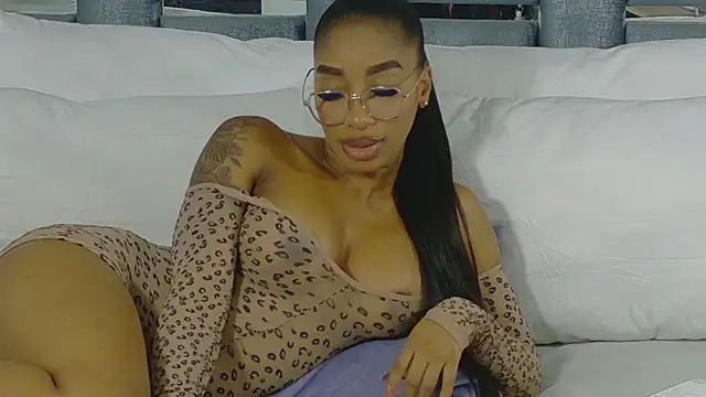 Angelesmith1 online show from 12.21.25