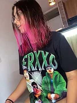 Snapshot of allison_wen chatting on 03.12.25 allison wen online show from 03.12.25