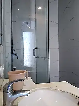 Snapshot of freakydesi chatting on 12.15.25 freakydesi online show from 12.15.25