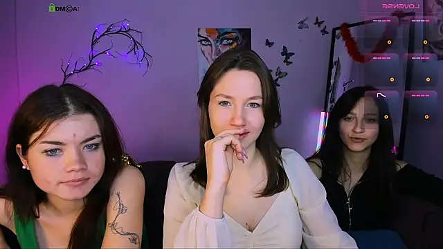 Snapshot of helli_belli chatting on 12.20.25 helli belli online show from 12.20.25