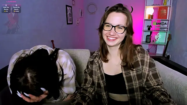 Snapshot of helli_belli chatting on 12.22.25 helli belli online show from 12.22.25