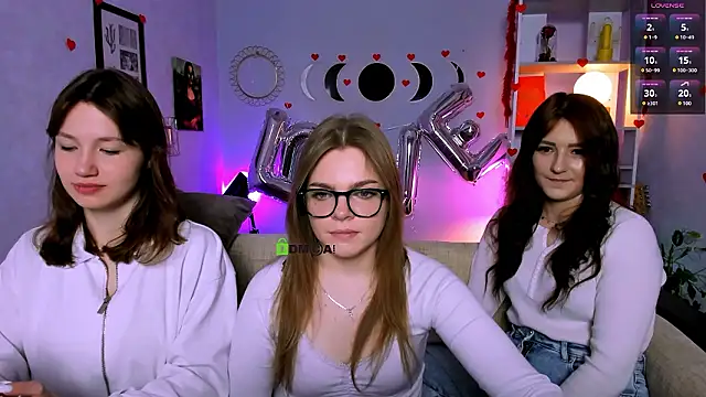 Snapshot of helli_belli chatting on 02.12.26 helli belli online show from 02.12.26