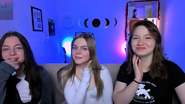 Snapshot of helli_belli chatting on 04.12.26 helli belli online show from 04.12.26