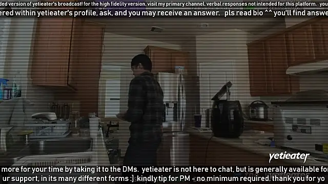 Snapshot of yetieater chatting on 01.08.25 yetieater online show from 01.08.25