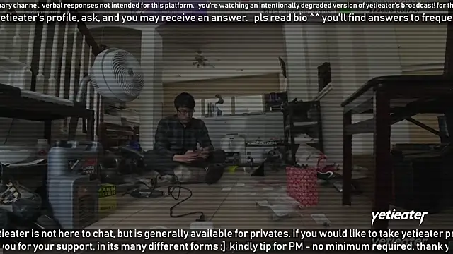 Snapshot of yetieater chatting on 01.10.25 yetieater online show from 01.10.25