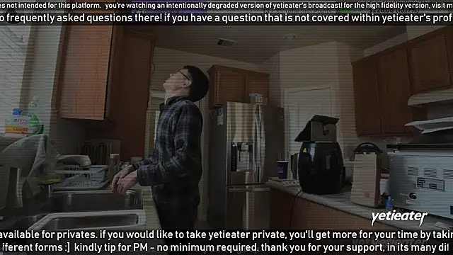 Snapshot of yetieater chatting on 01.12.25 yetieater online show from 01.12.25