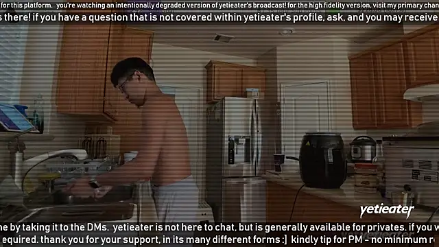 Snapshot of yetieater chatting on 03.19.25 yetieater online show from 03.19.25