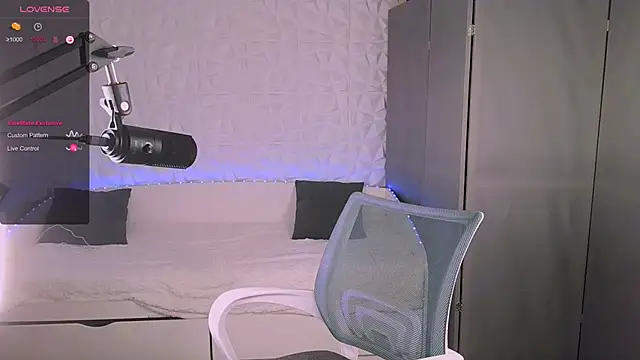 Snapshot of Beatrice_7 chatting on 11.13.25 Beatrice 7 online show from 11.13.25