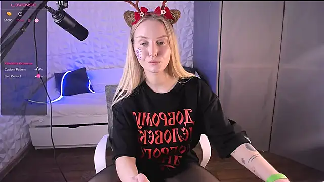 Snapshot of Beatrice_7 chatting on 11.29.25 Beatrice 7 online show from 11.29.25