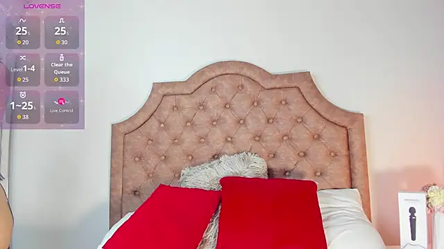 ArianaaGrace online show from 12.16.25