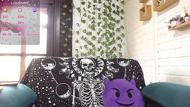 LiraSonnett online show from 09.16.25